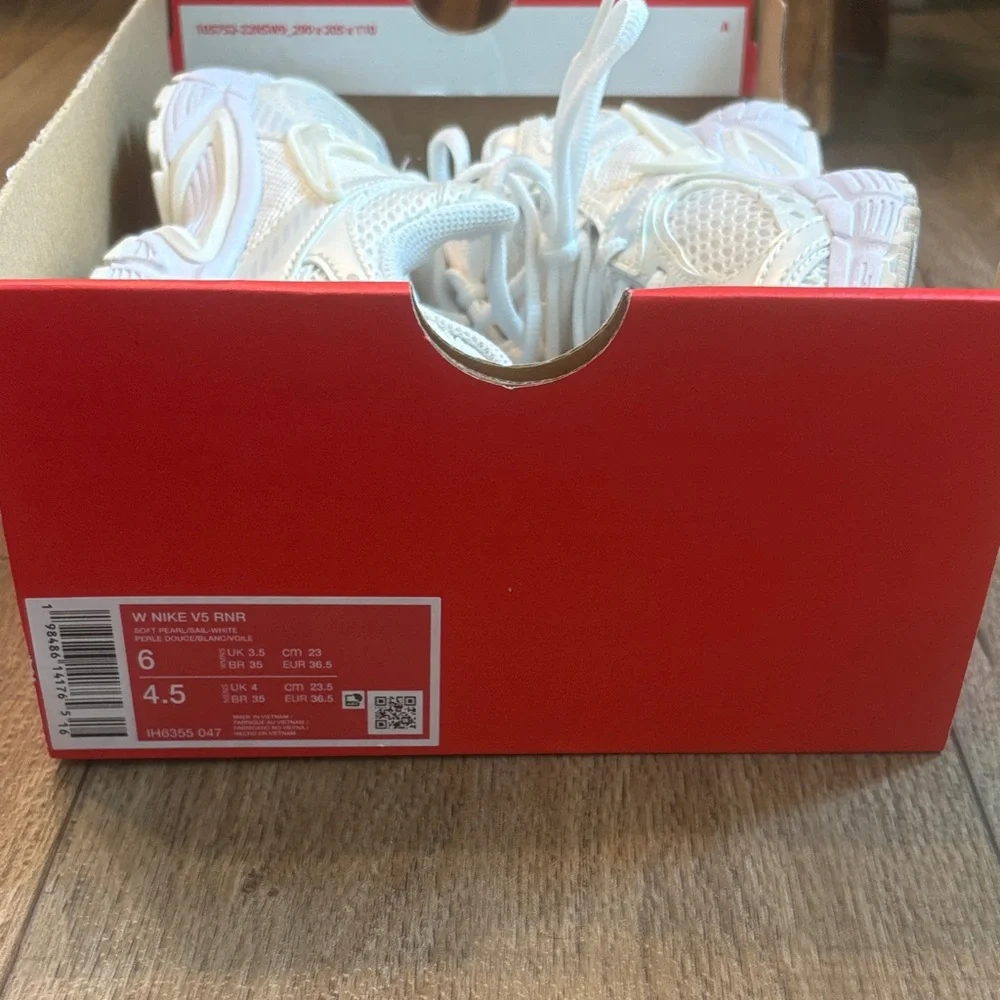 Women’s Nike V5 RNR